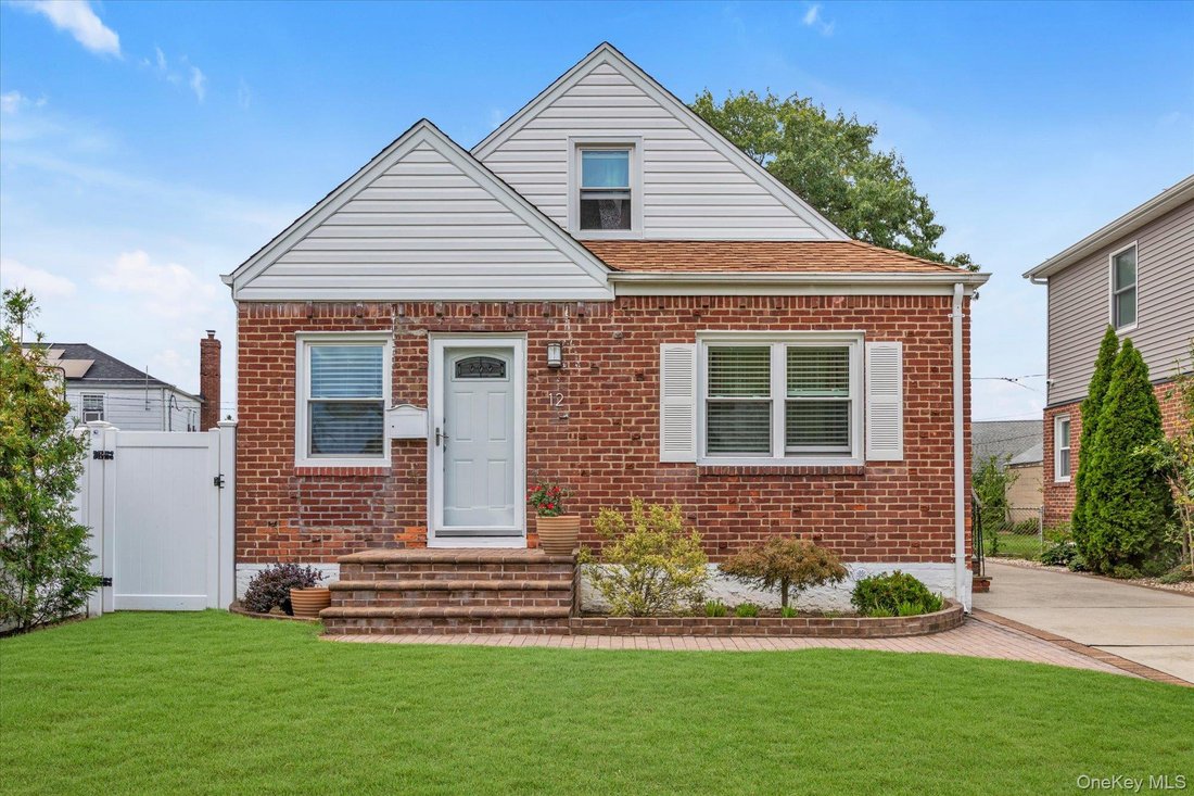 House in Elmont, New York, United States 1 - 18943705