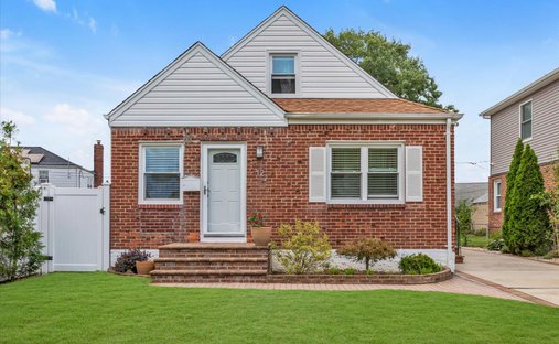 House in Elmont, New York, United States 1