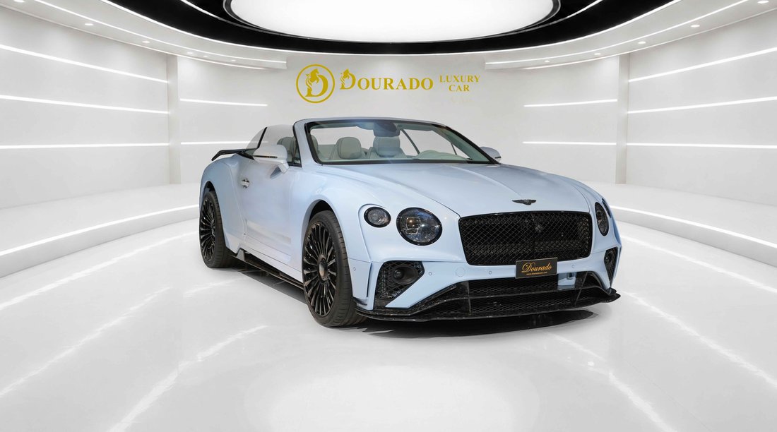 Cabriolet in Dubai, United Arab Emirates 1 - 18945248