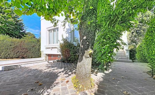 Villa in Chateau de Vaucresson, Vaucresson, France 1