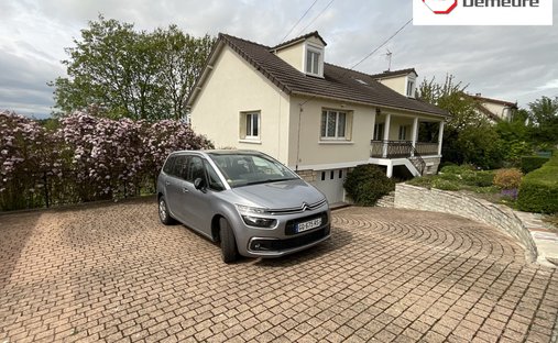 House in Meriel, Ile-de-France, France 1