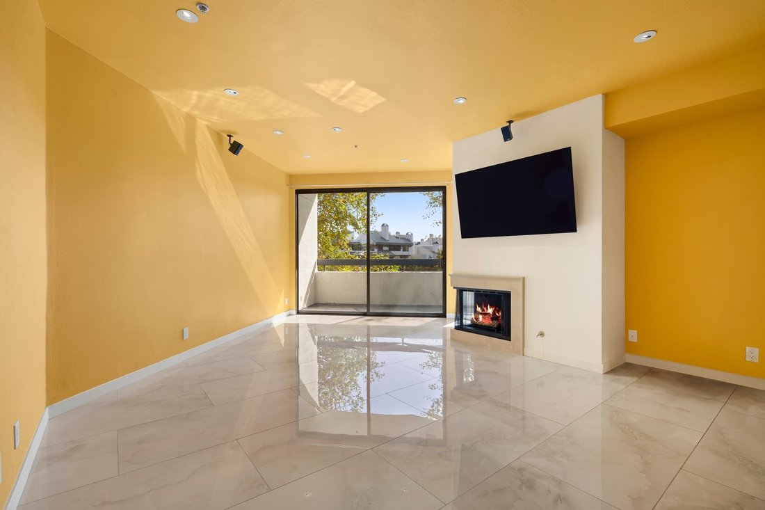Condo in Los Angeles, California, United States 3 - 18945365