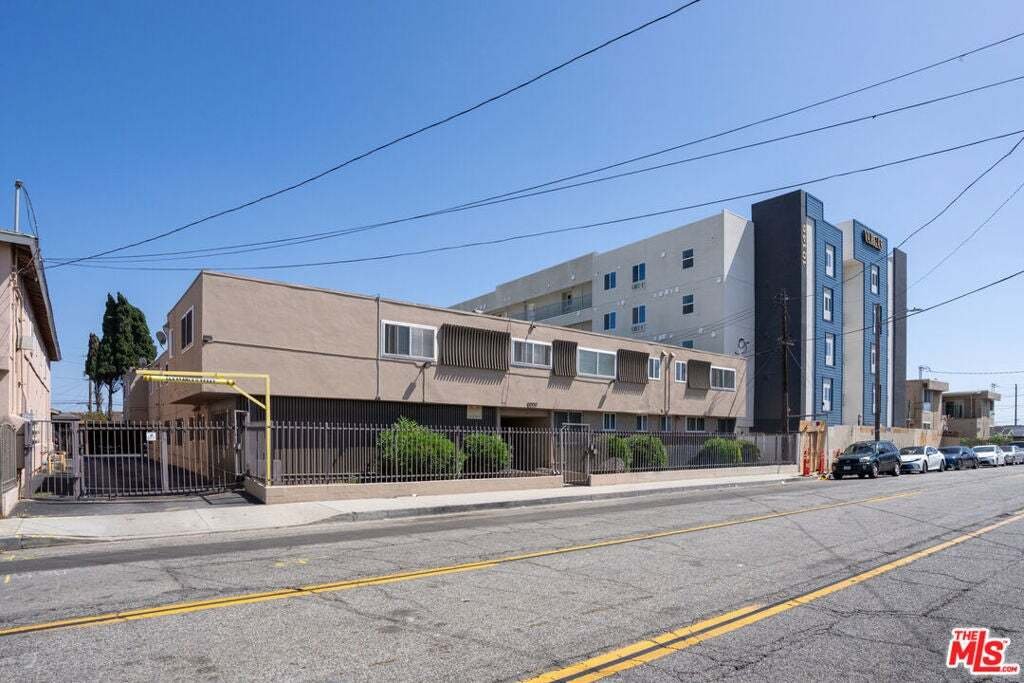 Inglewood, California, United States 1 - 18945739