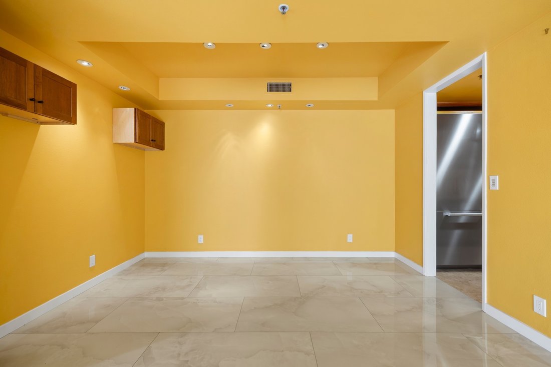 Condo in Los Angeles, California, United States 5 - 18945365