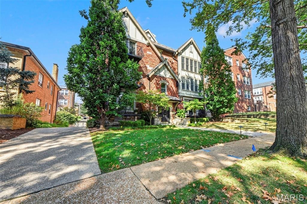 Condo in Clayton, Missouri, United States 2 - 18946081