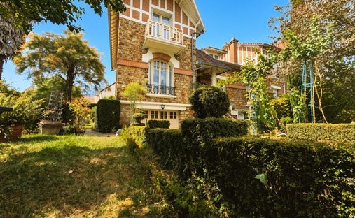 House in Bois de Verrieres-Vaupereux, Verrières-le-Buisson, France 1