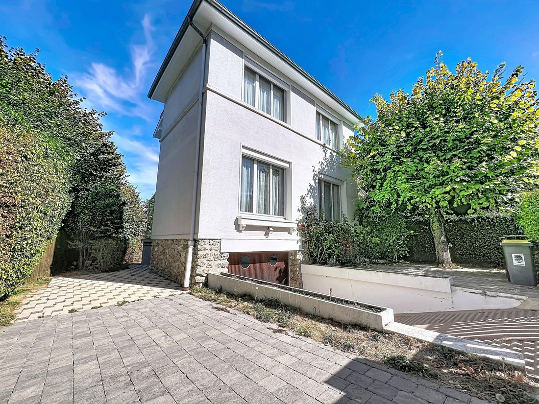 Villa in Chateau de Vaucresson, Vaucresson, France 2 - 18945417