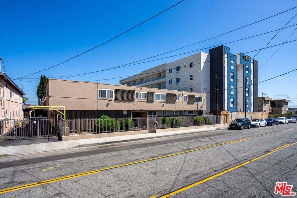 Inglewood, California, United States 3 - 18945739