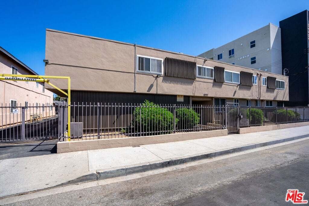 Inglewood, California, United States 2 - 18945739