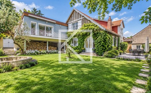 Villa in Briollay, Pays de la Loire, France 1