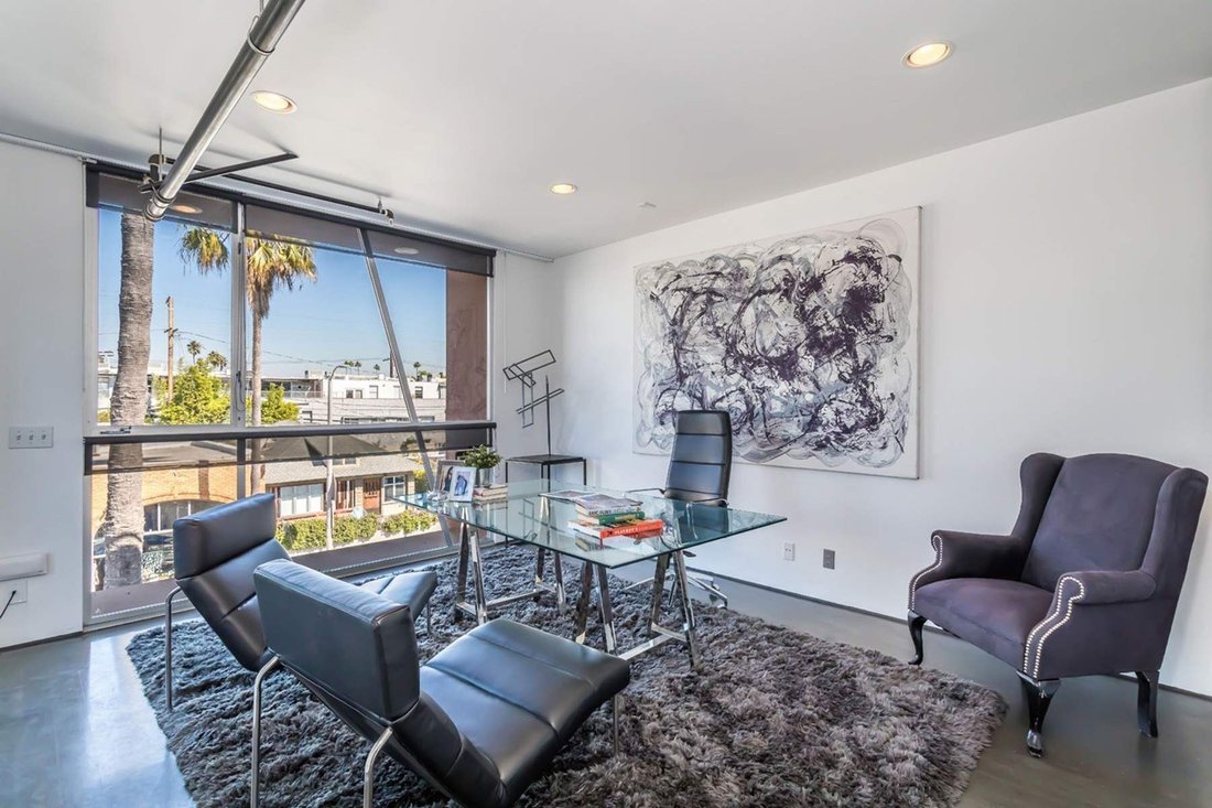 Townhouse in Los Angeles, California, United States 2 - 18945361