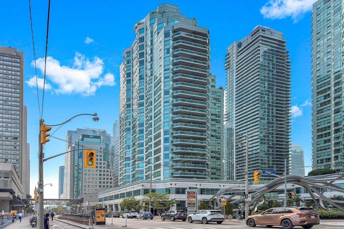 Condo in Toronto, Ontario, Canada 2 - 18945616