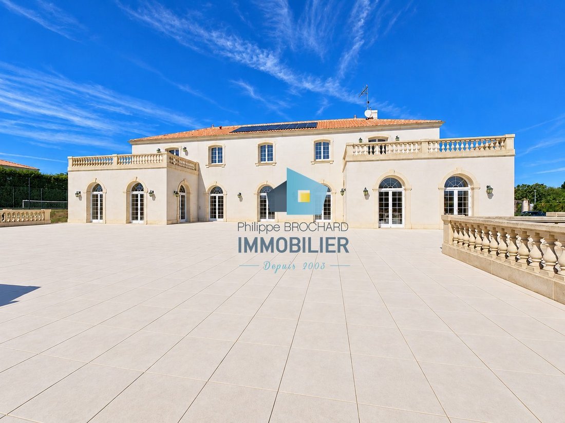 Villa in Montaigu, Montaigu-Vendee, France 1 - 18945421