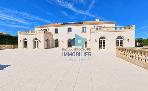 Villa in Montaigu, Montaigu-Vendee, France 1