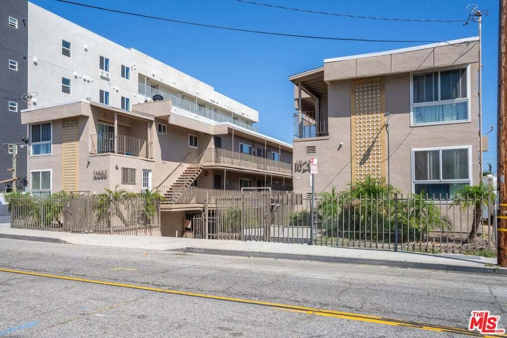 Inglewood, California, United States 5 - 18945743