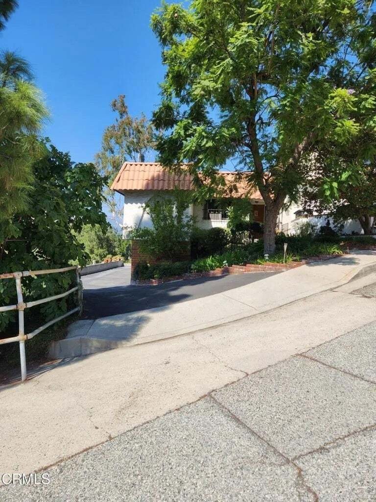 Glendale, California, United States 2 - 18946001