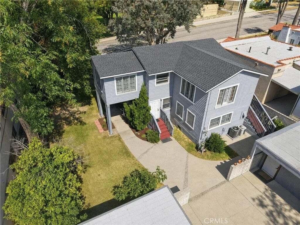 Altadena, California, United States 3 - 18545981