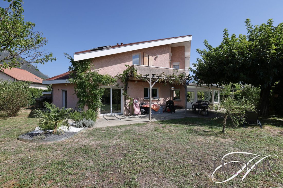 House in Lumbin, Auvergne-Rhône-Alpes, France 1 - 18945442