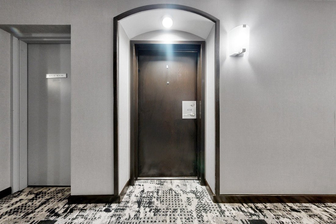 Condo in Toronto, Ontario, Canada 3 - 18945616