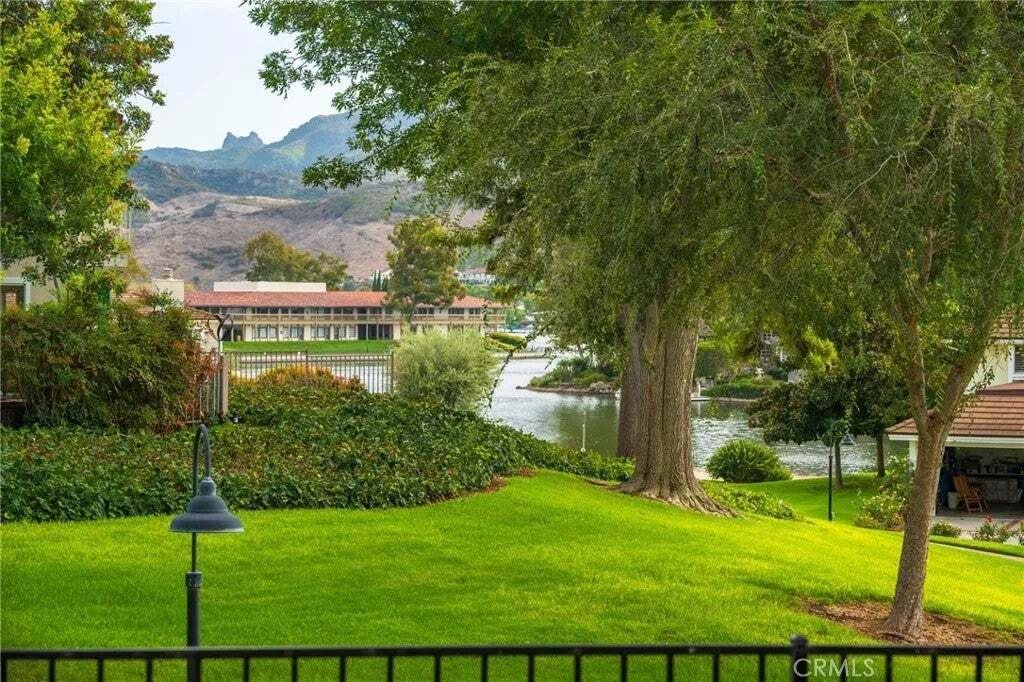 Condo in Thousand Oaks, California, United States 5 - 18943246