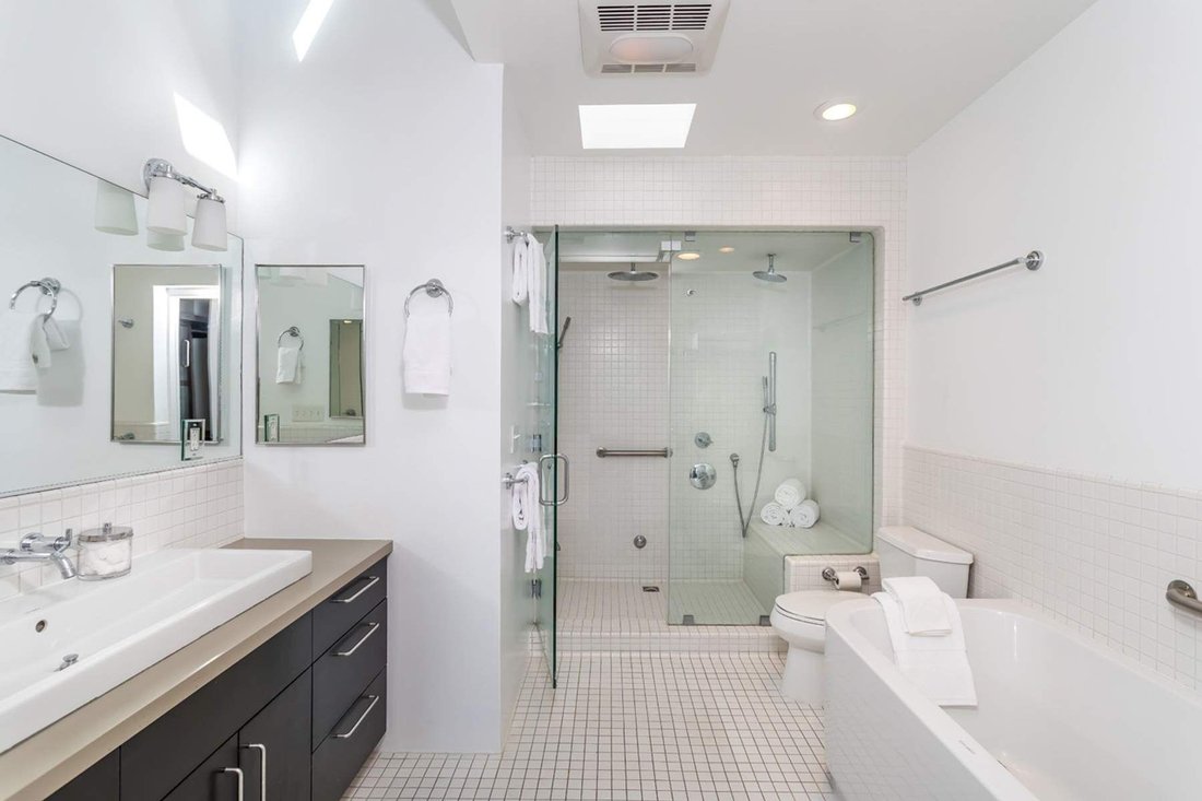 Townhouse in Los Angeles, California, United States 5 - 18945361