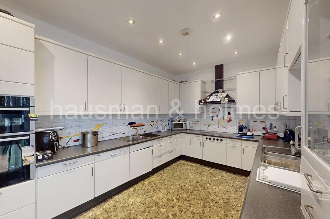 House in Brent Cross, Barnet, England 5 - 18609147