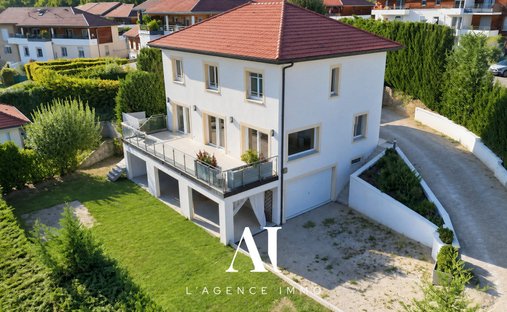House in Cessy, Auvergne-Rhône-Alpes, France 1