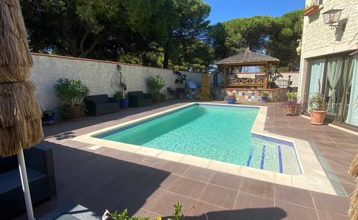 House in Centre Ville, Mauguio, France 1