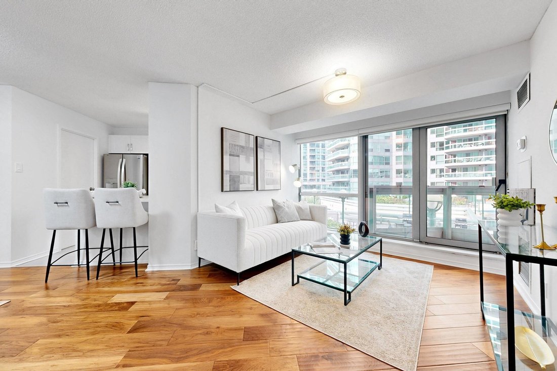 Condo in Toronto, Ontario, Canada 1 - 18945616