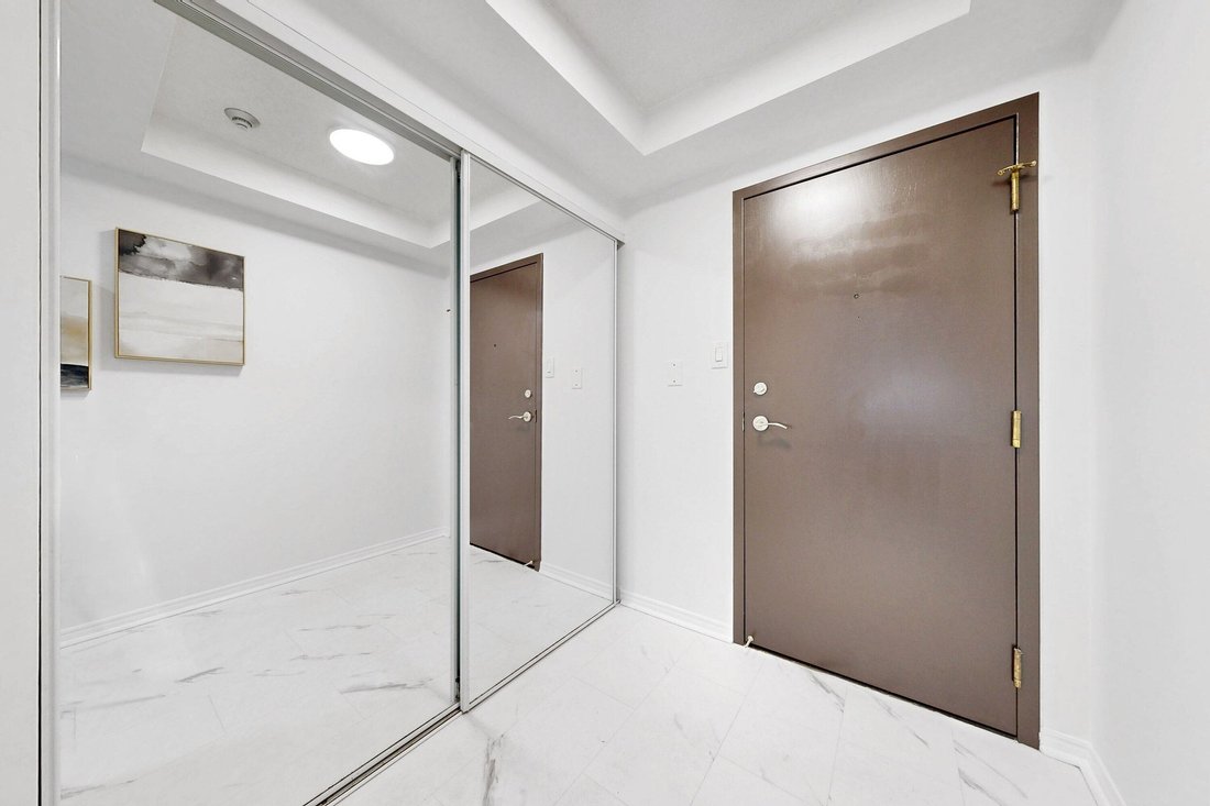 Condo in Toronto, Ontario, Canada 4 - 18945616