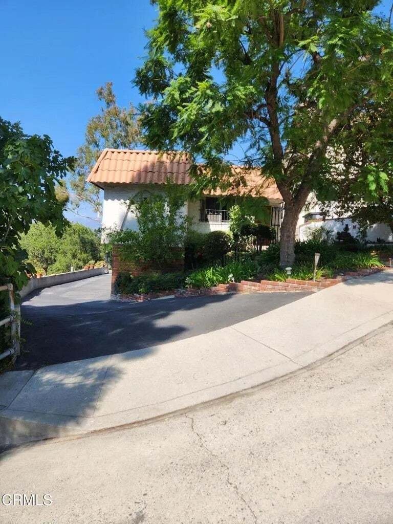 Glendale, California, United States 1 - 18946001