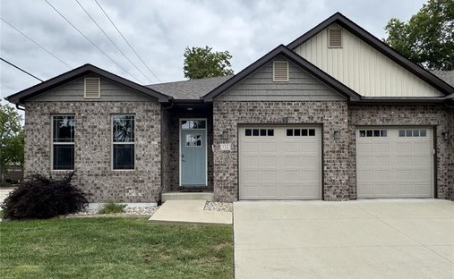 House in Columbia, Illinois, United States 1