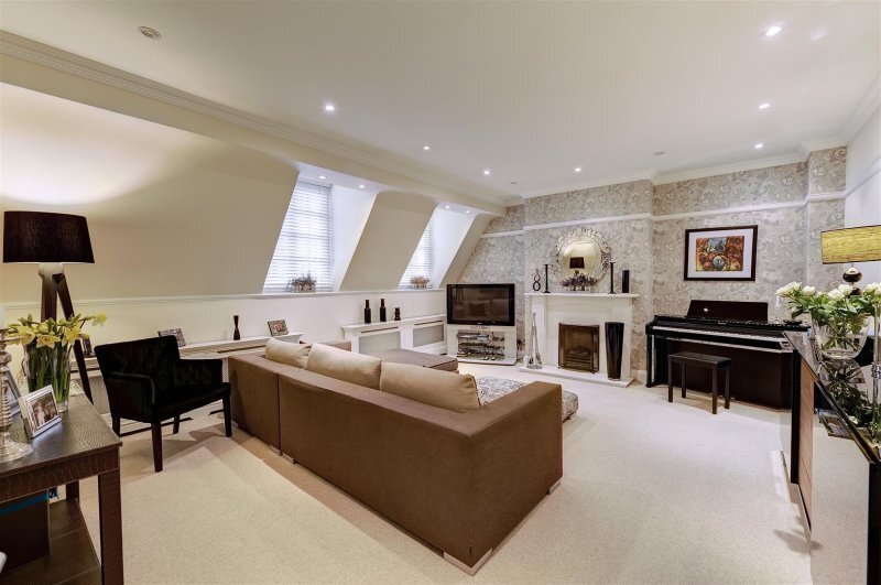 Penthouse in Temple Fortune, Barnet, England 2 - 18946003