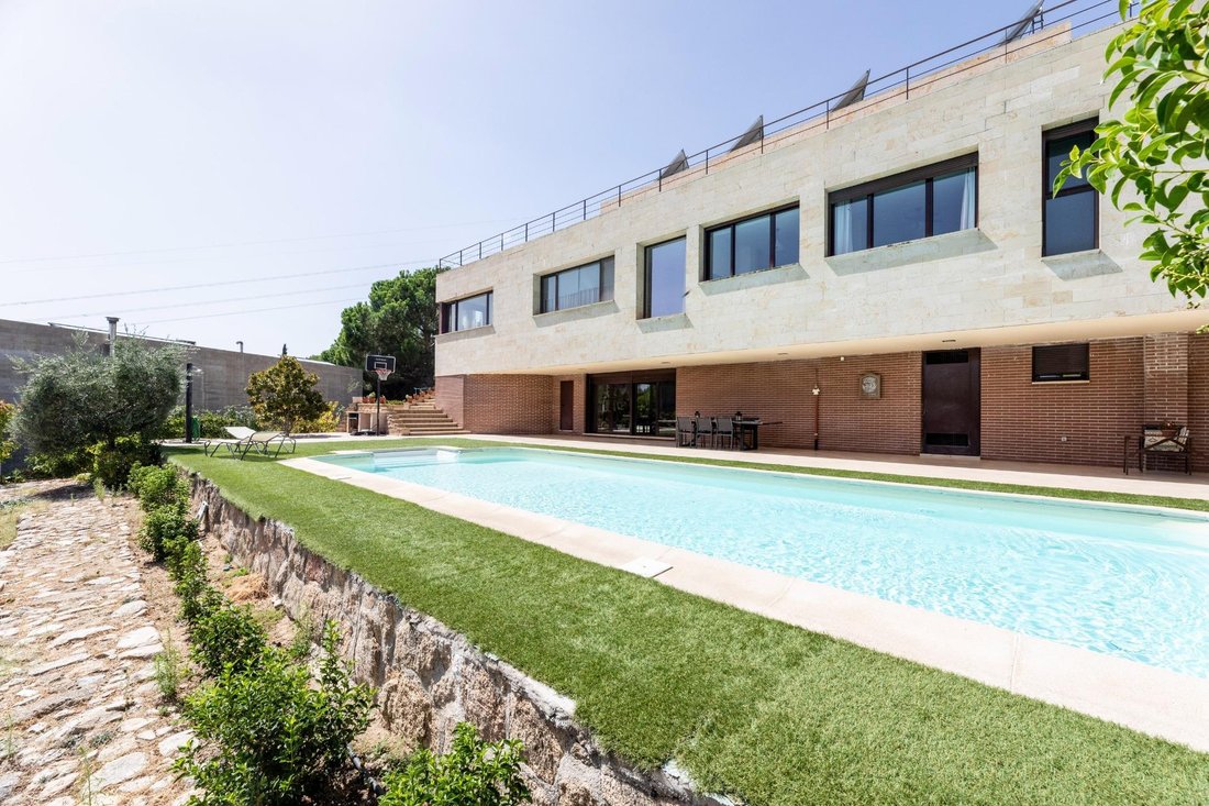 Villa in Torrelodones, Comunidad de Madrid, Spain 2 - 18946298