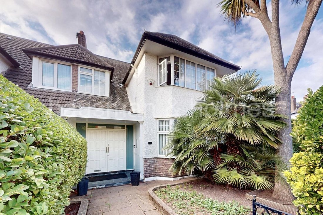 House in Brent Cross, Barnet, England 1 - 18609147