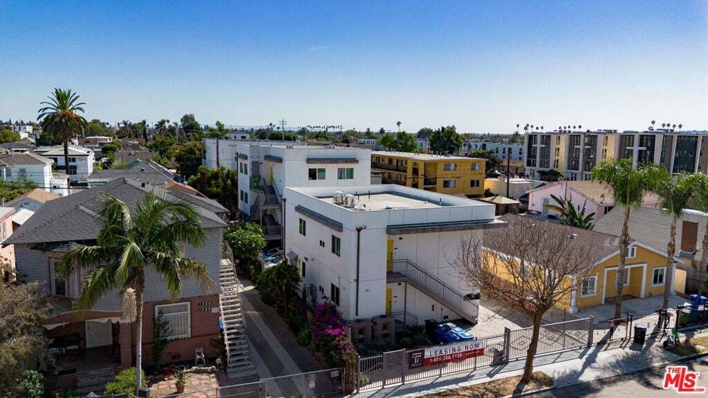Los Angeles, California, United States 3 - 18945728