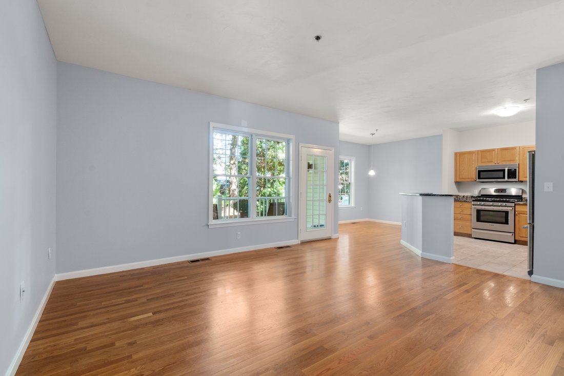 Condo in Woburn, Massachusetts, United States 4 - 18945576