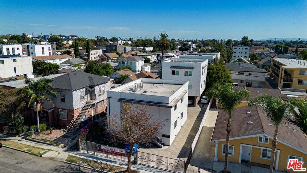 Los Angeles, California, United States 4 - 18945728