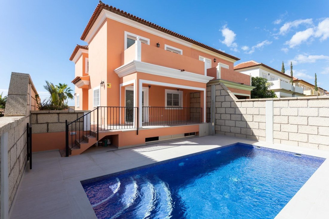 Villa in Costa Adeje, Adeje, Canary Islands 1 - 18945966