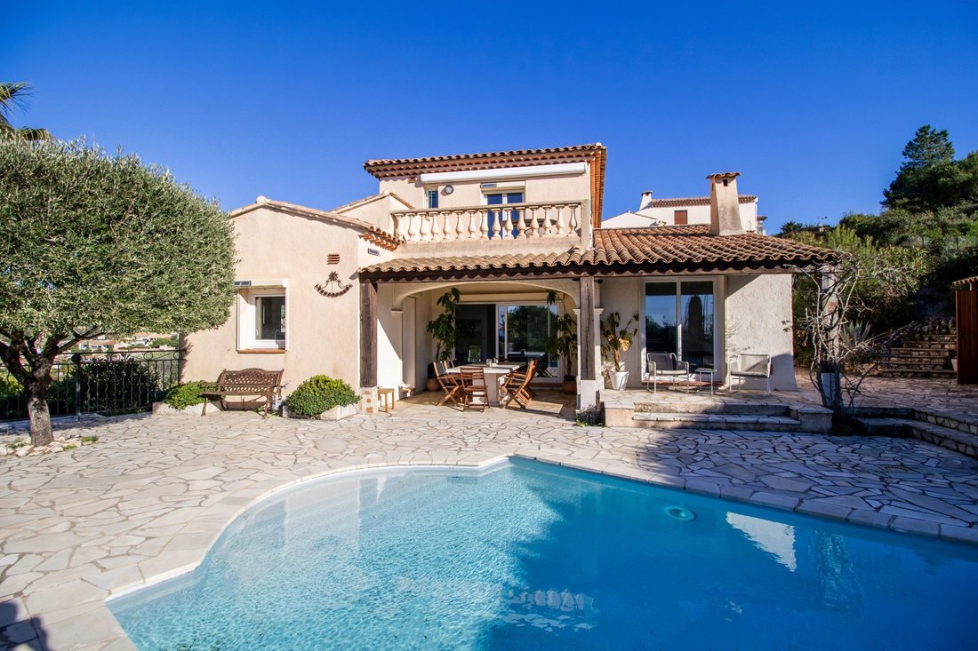 Villa in La Turbie, Provence-Alpes-Côte d'Azur, France 1 - 18945436