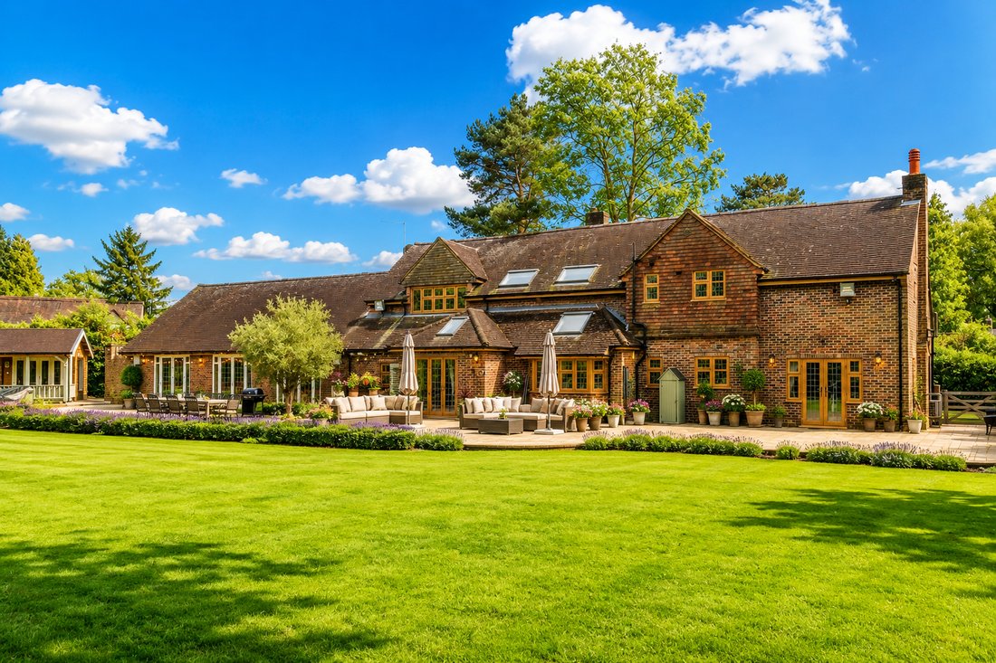 House in Kingswood, Reigate and Banstead, England 2 - 18945986