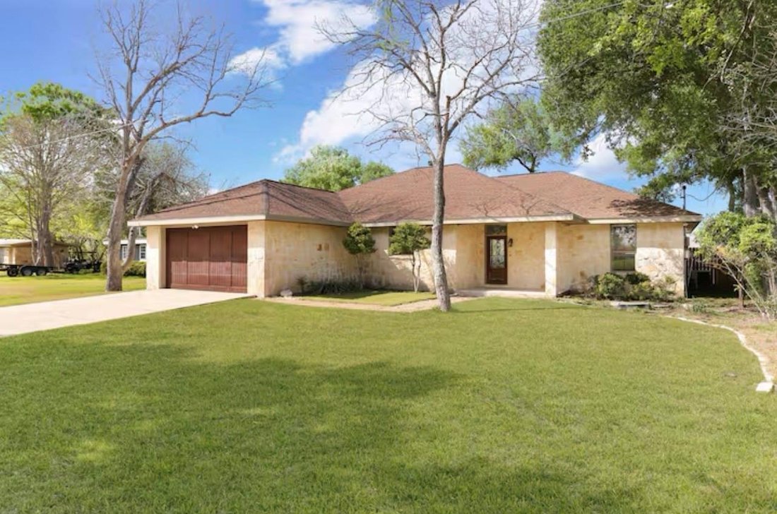 House in McQueeney, Texas, United States 1 - 18946231