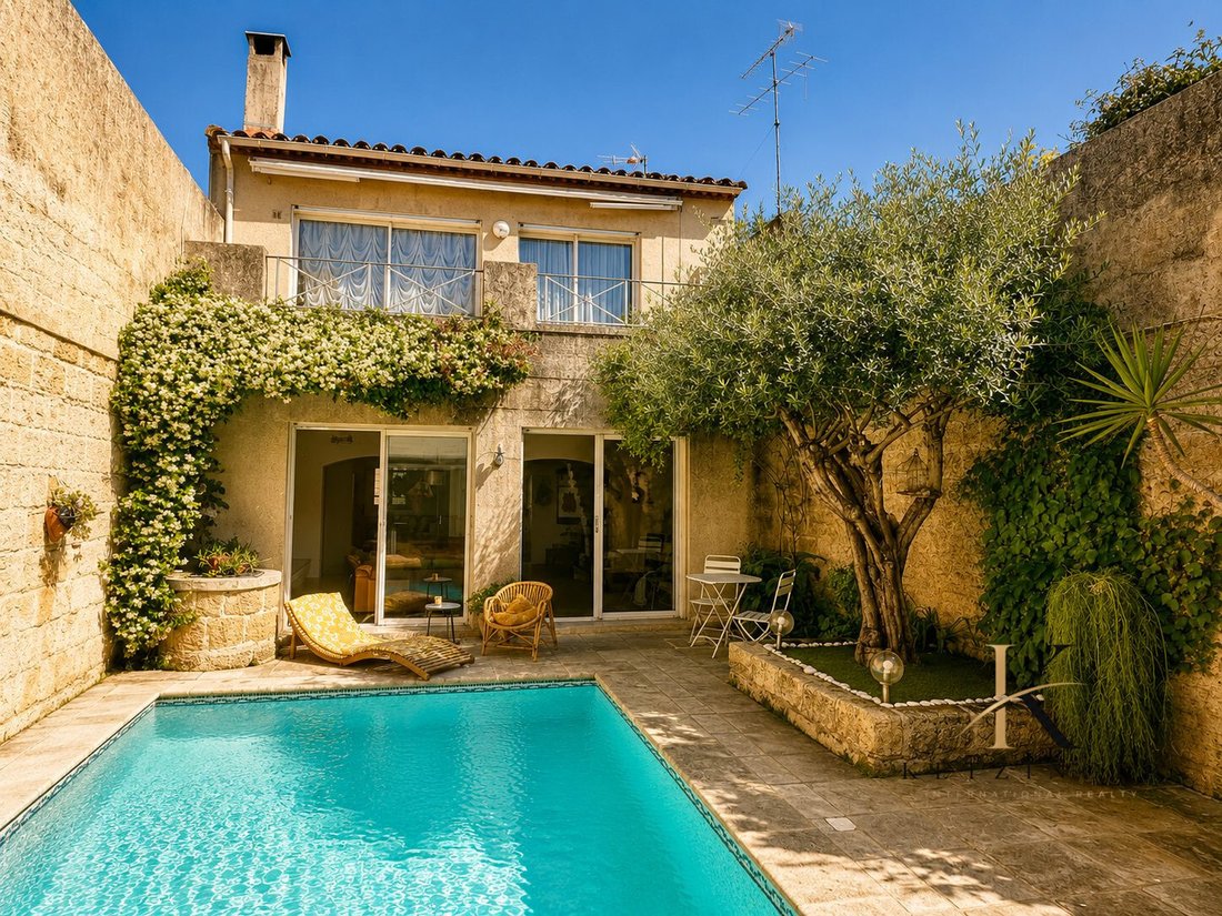 House in Centre Ville, Aigues-Mortes, France 2 - 17955478