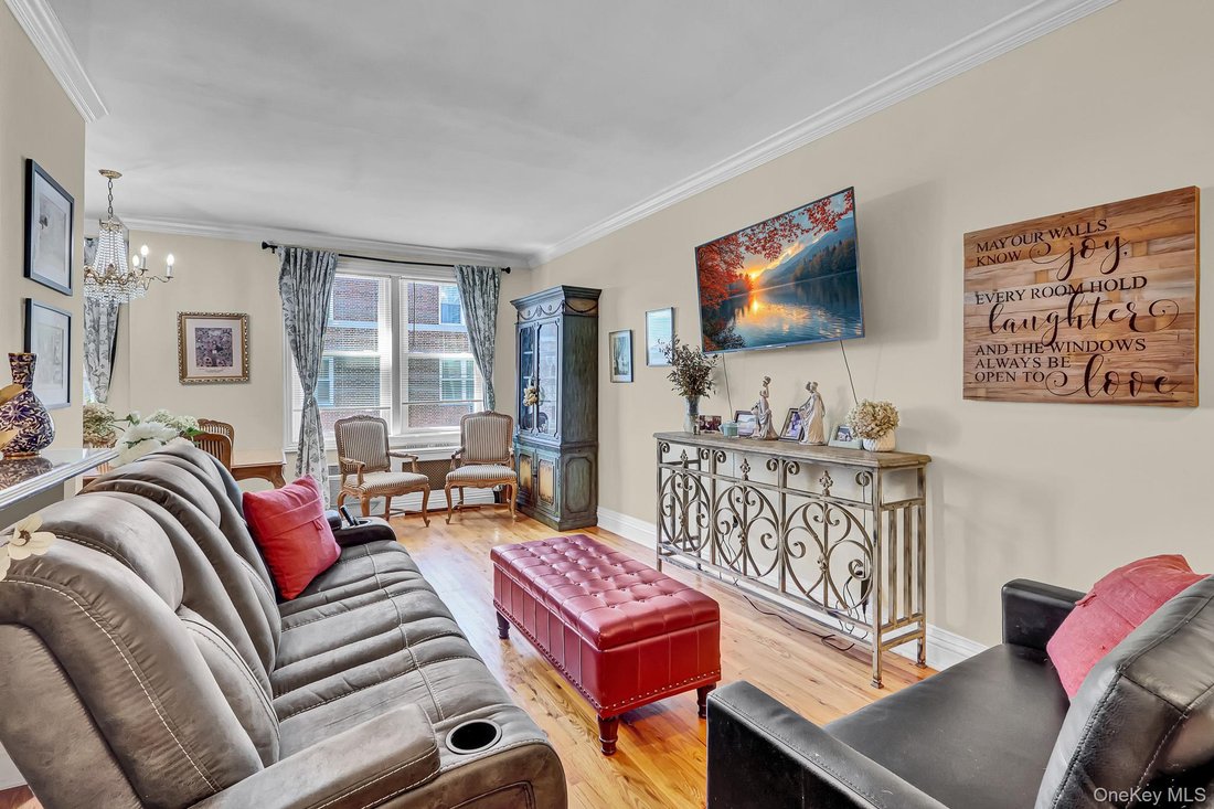 Condo in Garden City, New York, United States 5 - 18945593