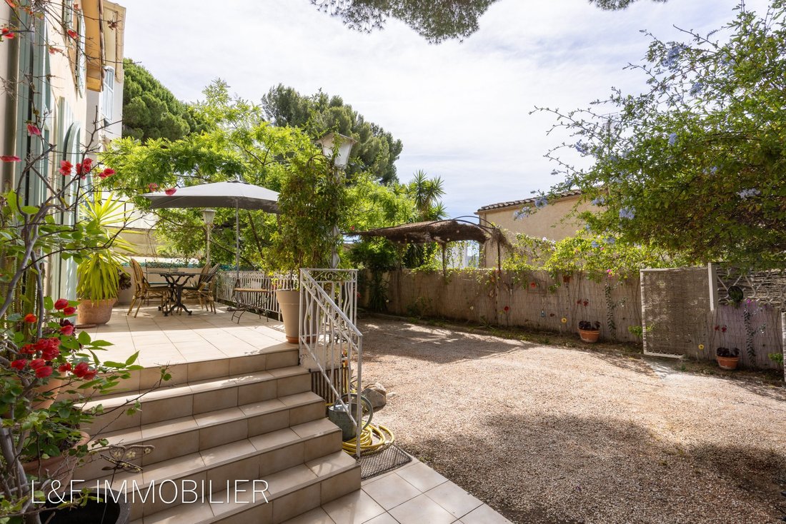 House in Saint-Cyr-sur-Mer, Provence-Alpes-Côte d'Azur, France 5 - 18945470