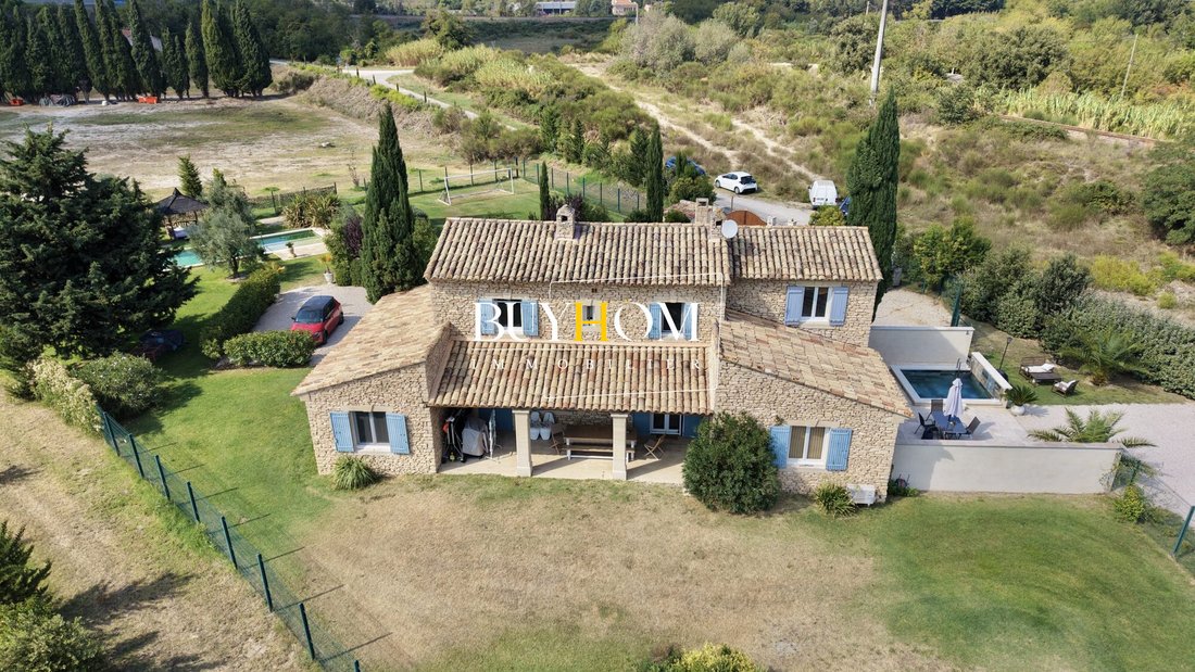 Country House in Cheval-Blanc, Provence-Alpes-Côte d'Azur, France 3 - 18945409