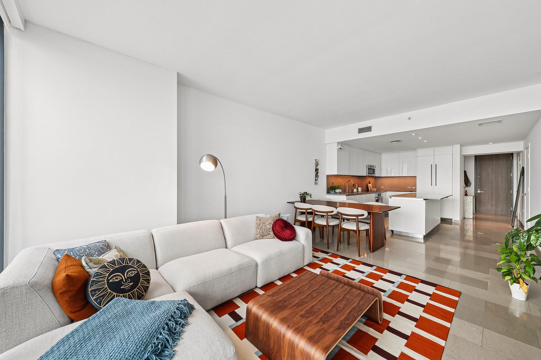 Condo in Miami, Florida, United States 4 - 18945599