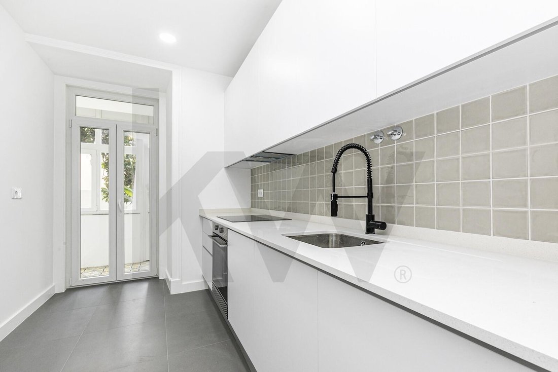 Apartment in Arroios, Lisbon, Portugal 2 - 18946031