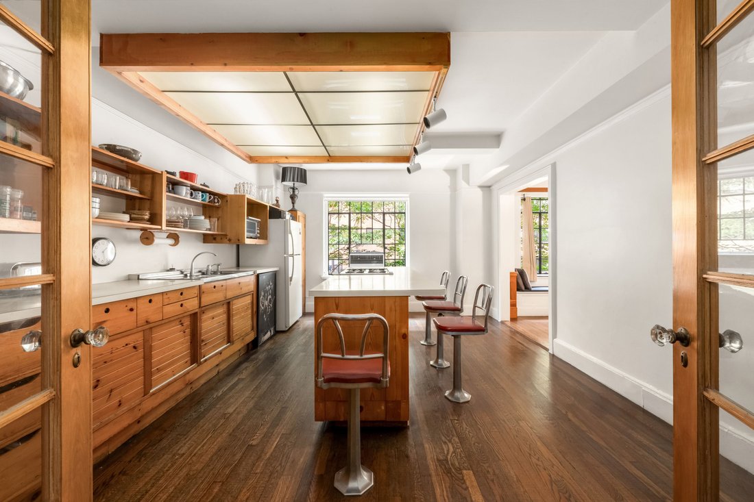 Co Op in New York, New York, United States 5 - 18945383