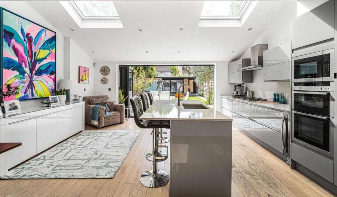 House in Acton Park, Ealing, England 3 - 18946101